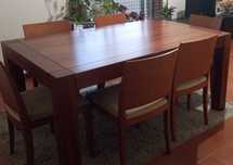 Mesa de madeira extensível e 6 cadeiras