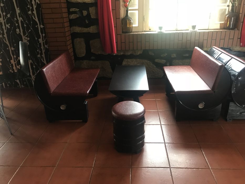 Sofas feitos em bidoes