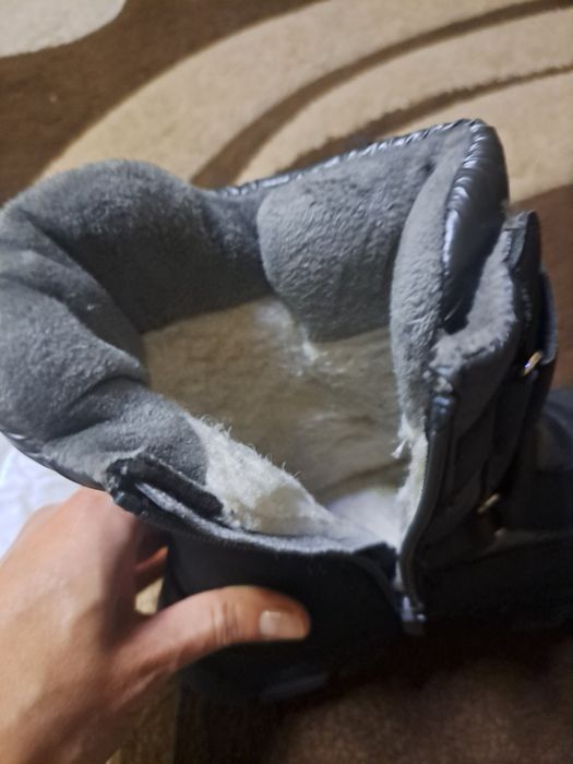 Продам дитяче зимове взуття