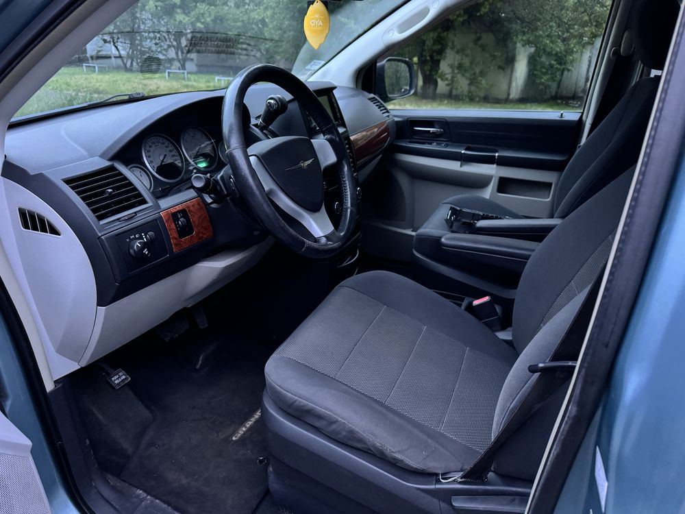 Продам Chrysler Grand Voyager 2009