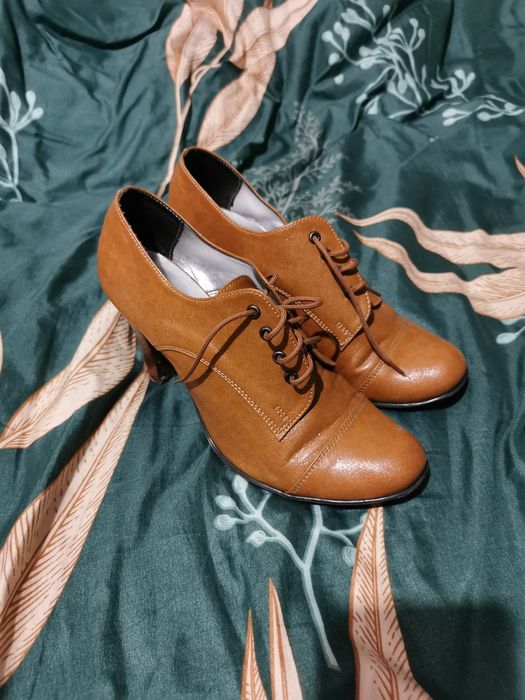 Buty skórzane brązowe na obcasie