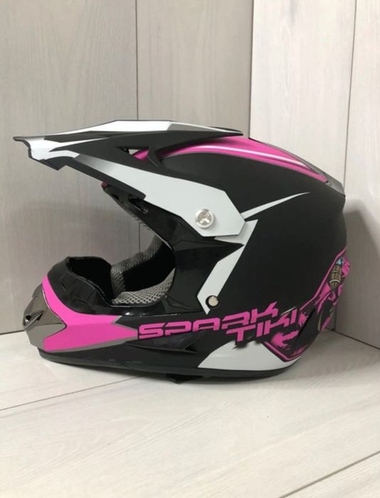 Шолом майже новий