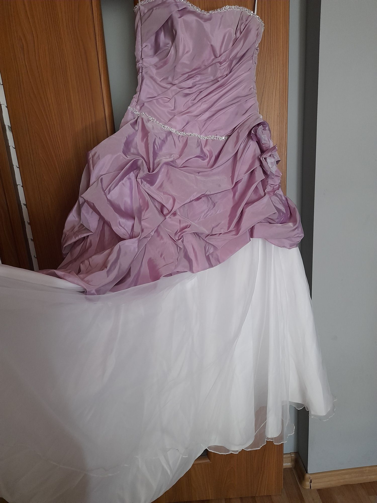 Suknia ślubna biało-lawendowa