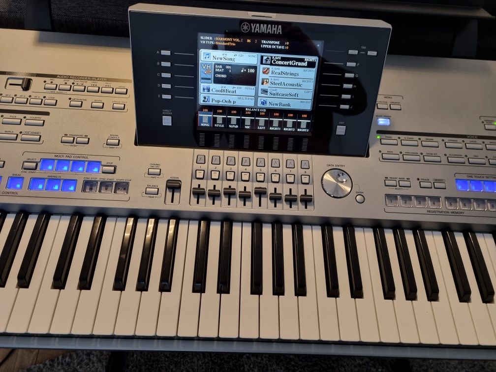 Yamaha Tyros 5. Karta Flash 5 expansion 76kl. Jak nowy + pedał