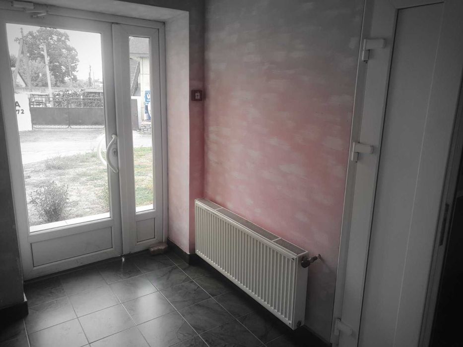 Оренда 40 кв.м. перший поверх  в центрі Чорнобаю з водою