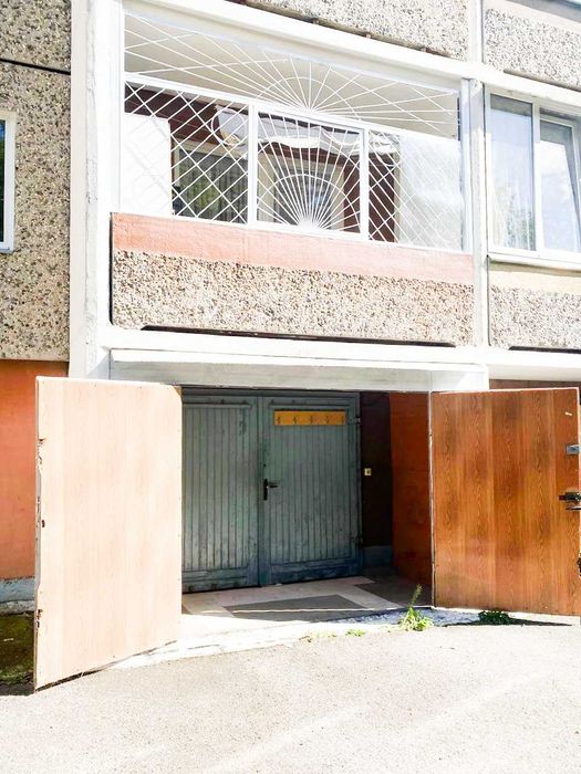 Продам гараж в пасічній, в будинку (теплий ) 21м2