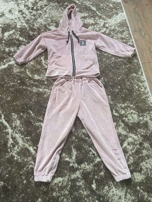 Костюмчик на дівчинку