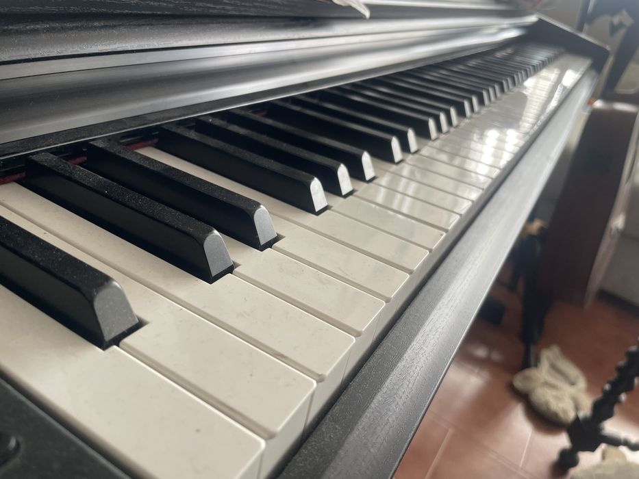 Yamaha YDP-143 Arius