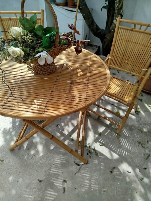 2 cadeiras e mesa em Bambu NOVA