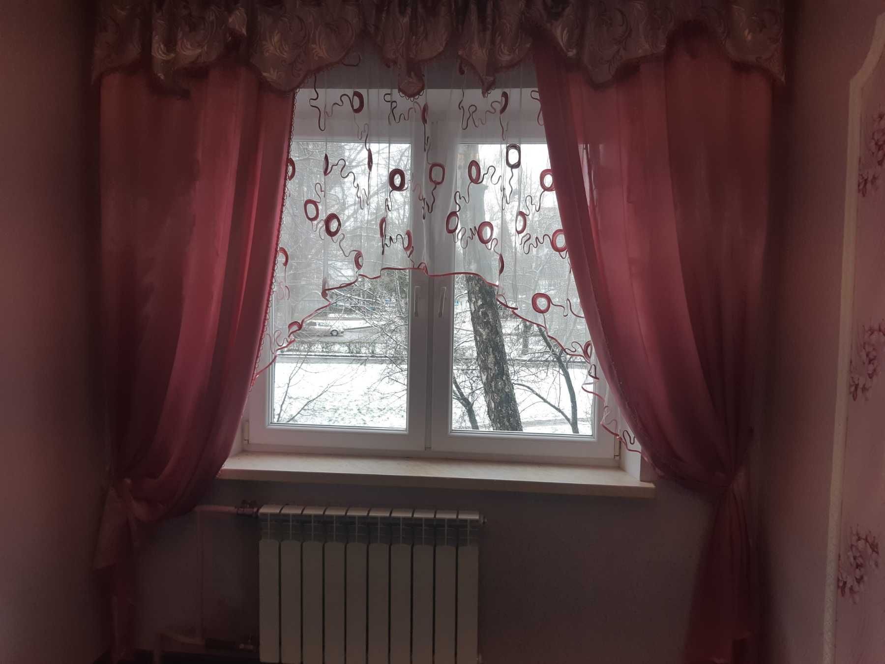 Атласні штори з ламбрекеном
