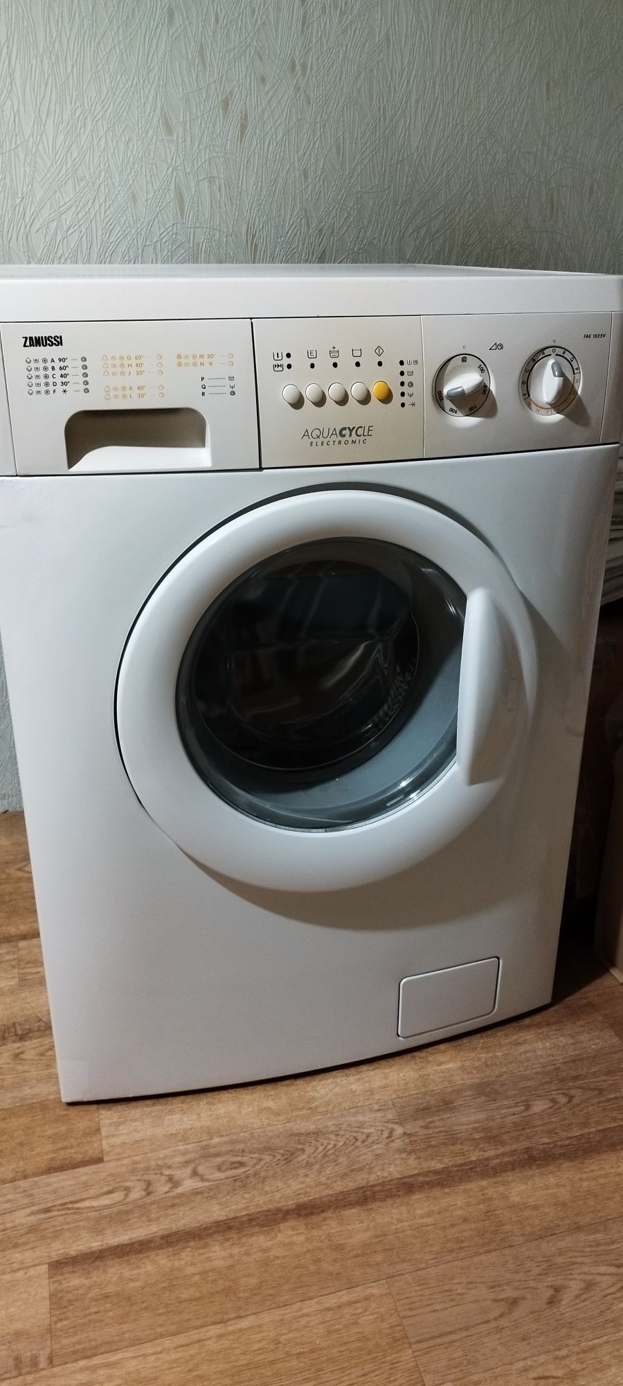 Продам стиральную машину  ZANUSSI.