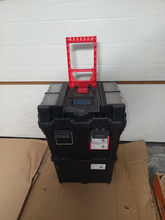 Skrzynka narzędziowa na kółkach