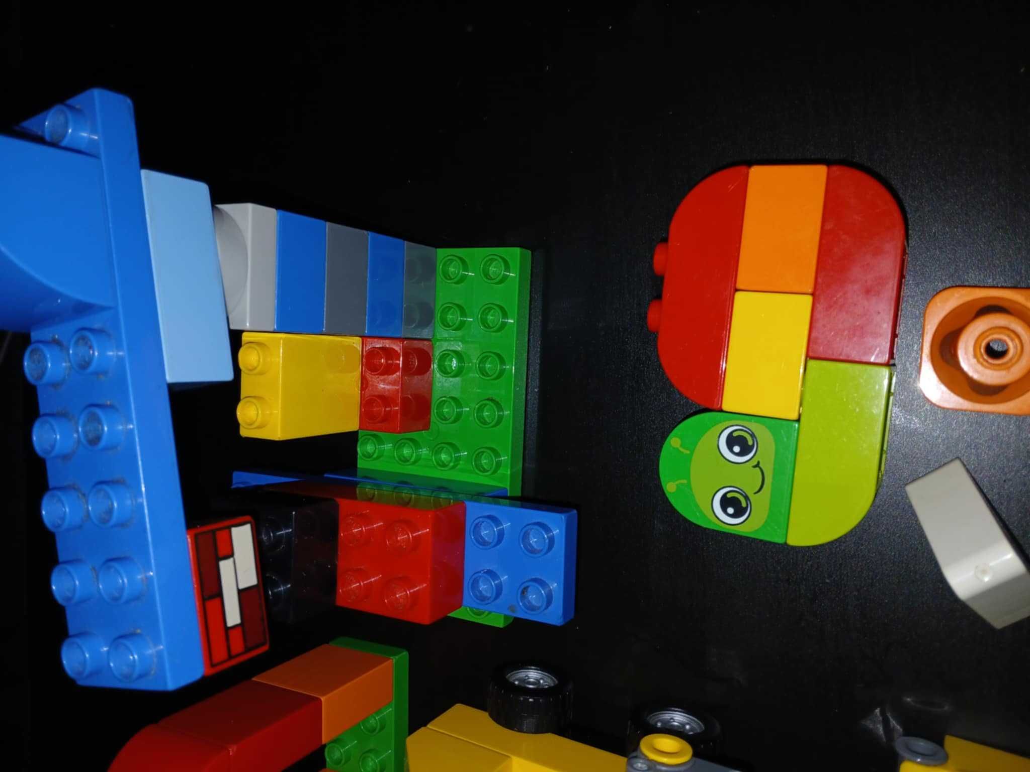 Dziecko robi wyprzedaż lego duplo 50zł