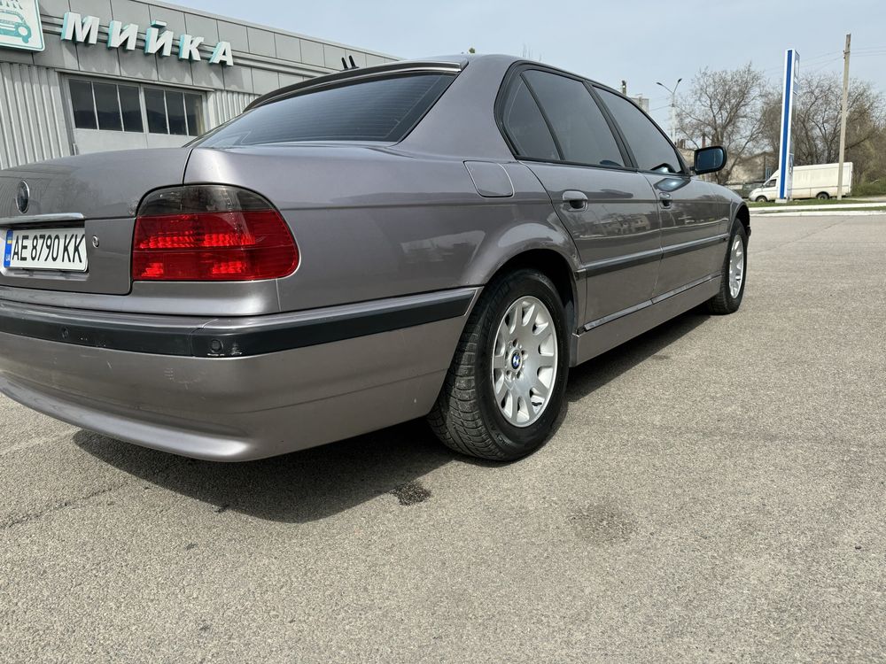 Продам BMW 7 e38