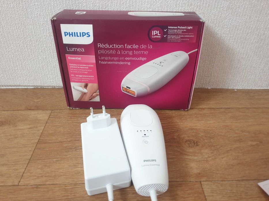 Фотоепілятор Philips Lumea Essential Bri 858