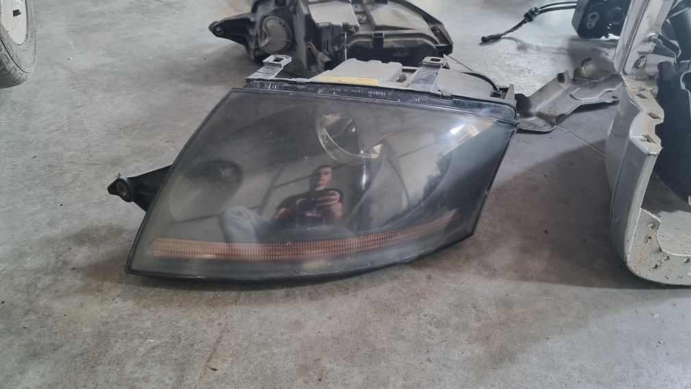 Reflektor Xenon prawy lewy audi tt 8n