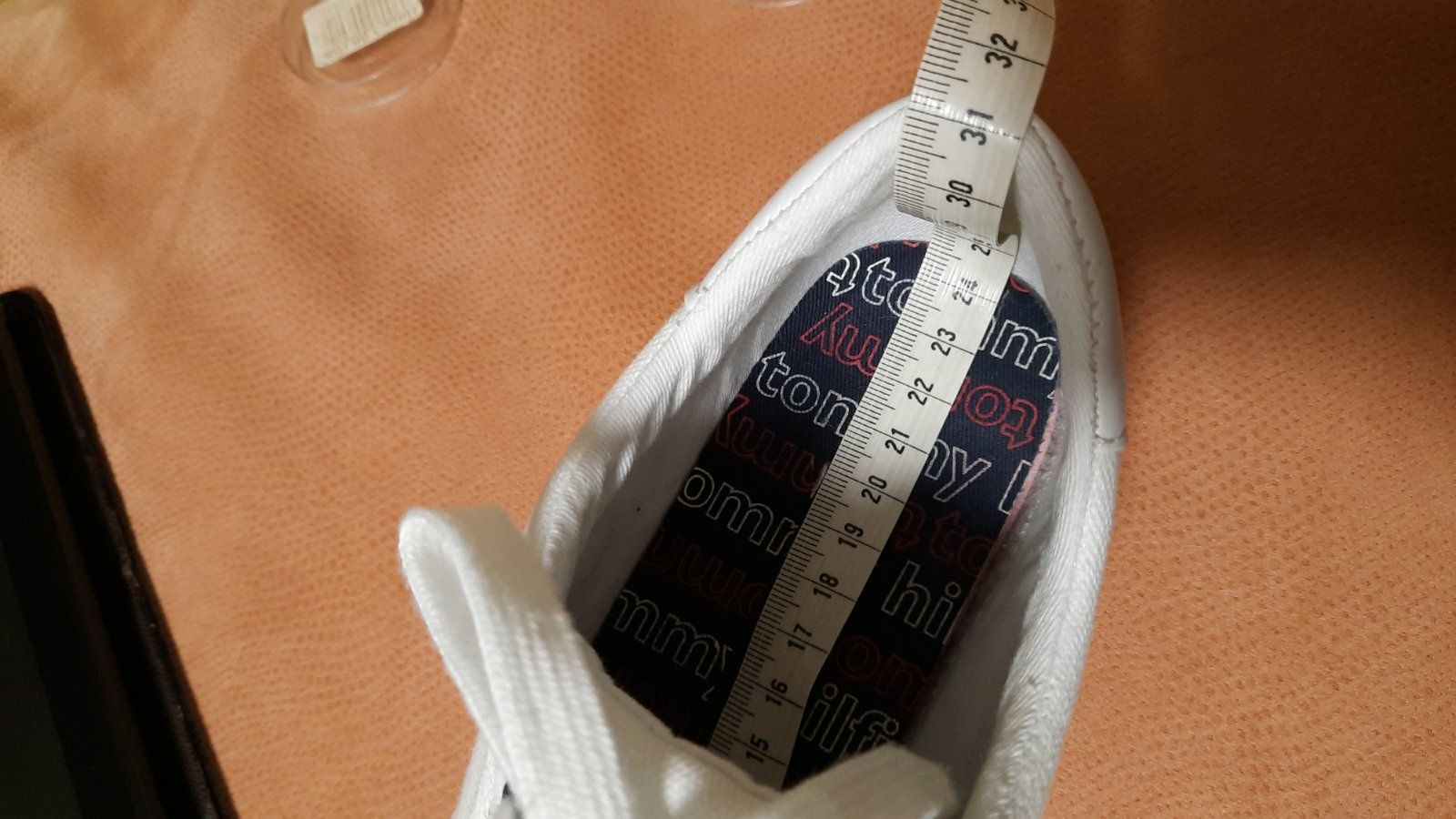 Продам кроссовки Tommy Hilfiger, размер 7,5