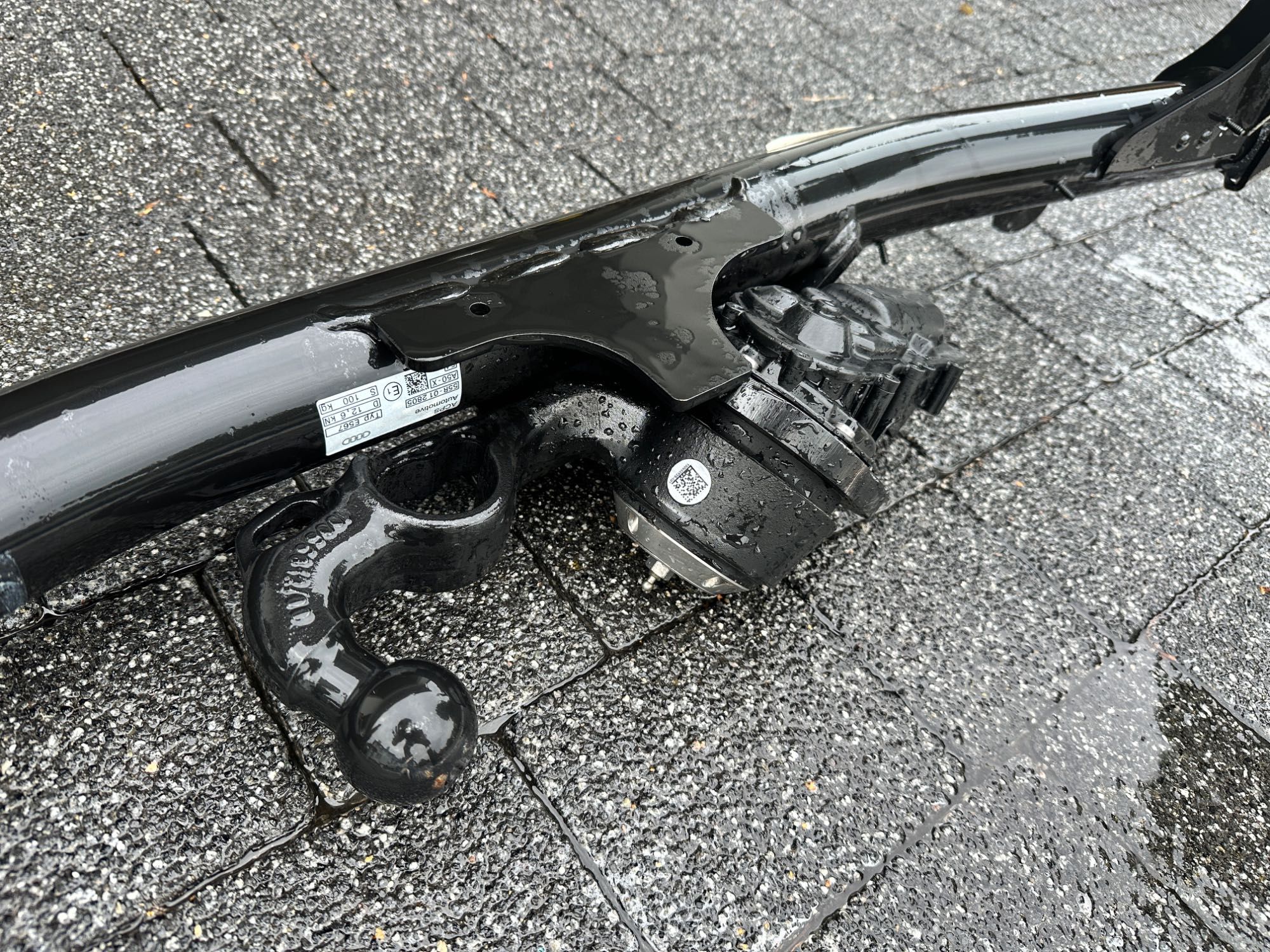 Oryginalny hak holowniczy Audi Q3 II (83A)