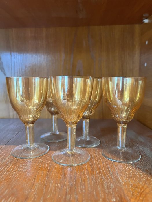 Набір чарок на ніжці