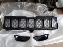Рамка противотуманних фар решітка чорна на Jeep Grand Cherokee 17-