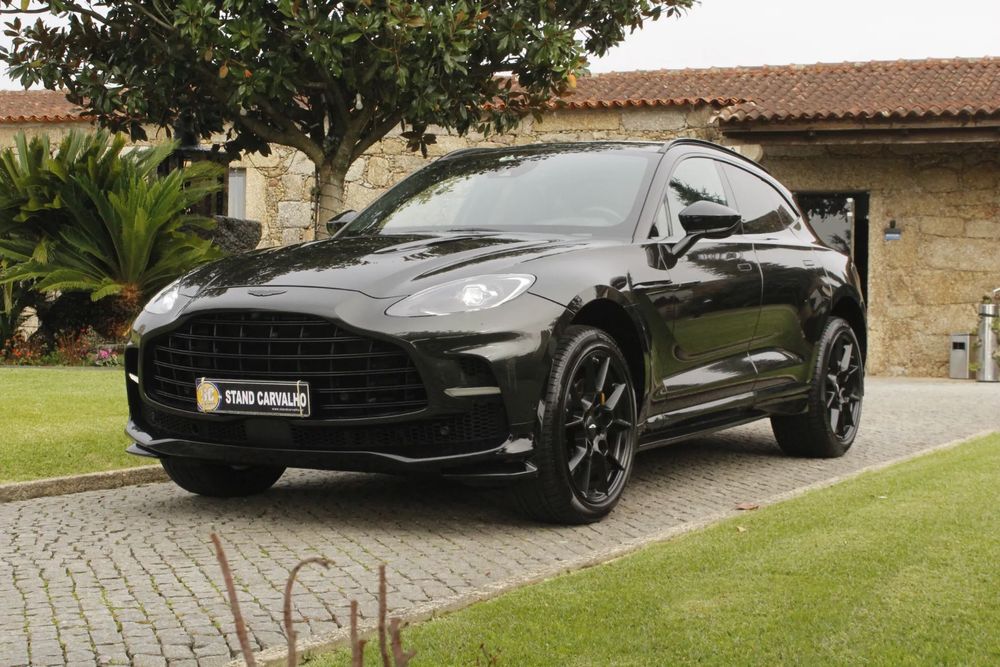 Aston Martin DBX 707