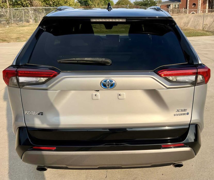 Toyota RAV4      2021