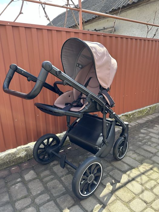 Продам коляску . Після однієї дитини.