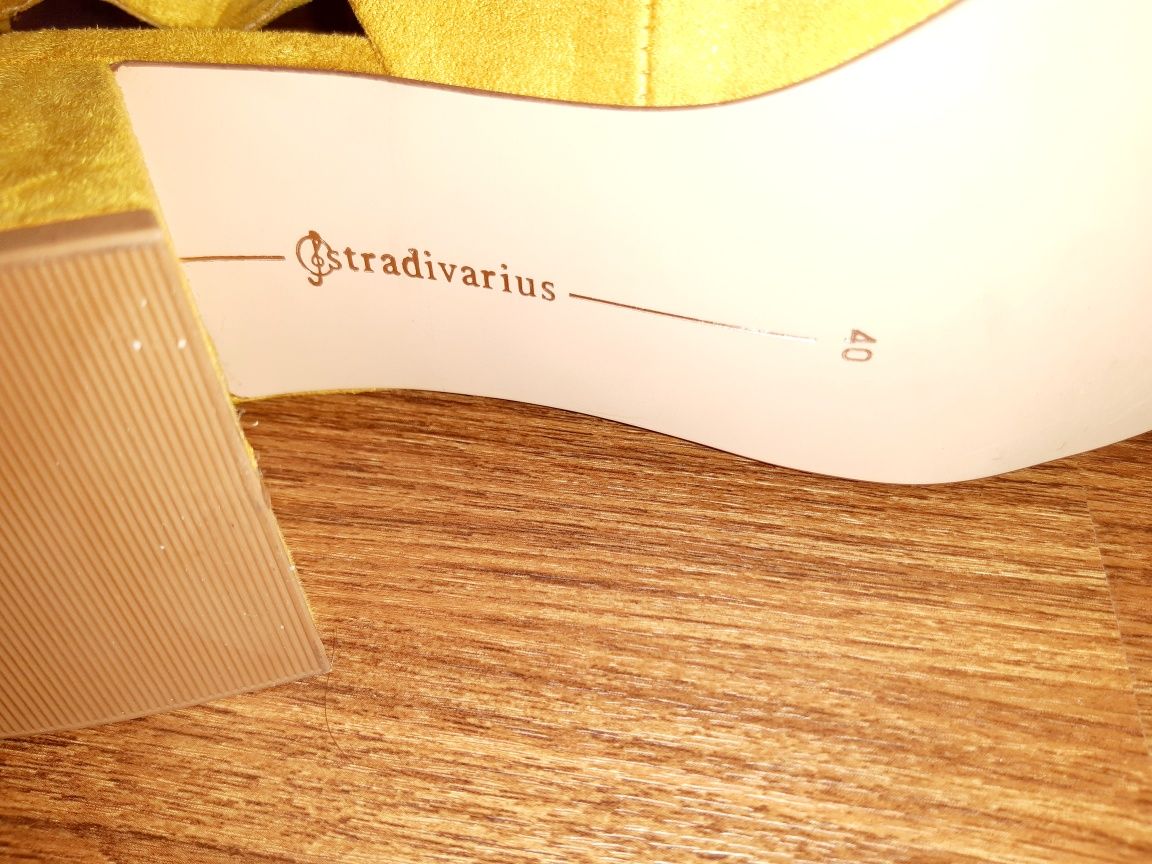 Sapatos de senhora,  tam. 40 marca Stradivarius - Novos