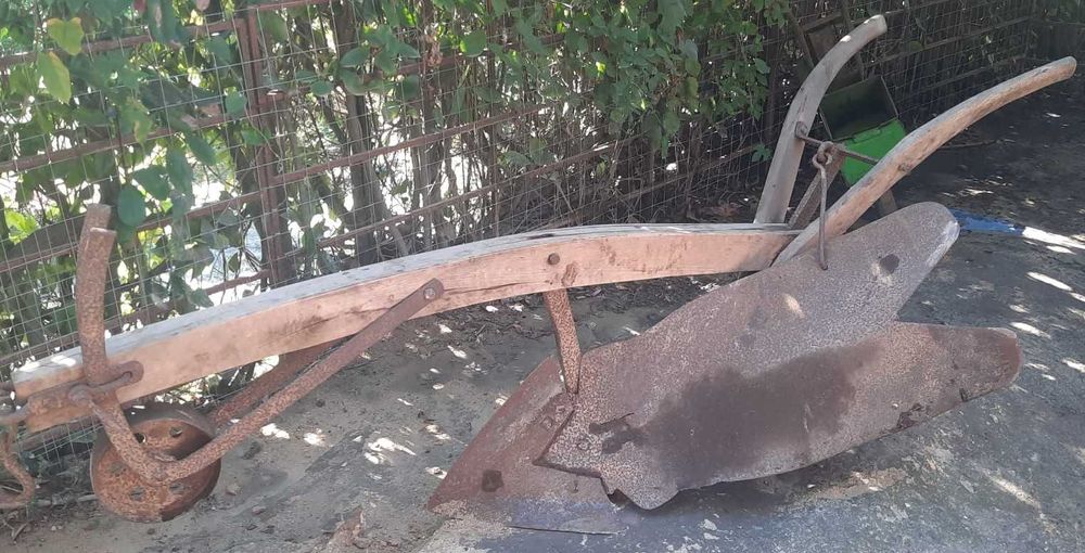 Arado antigo impecável