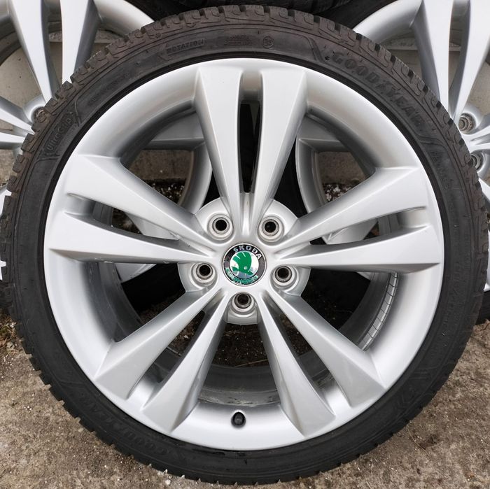 Felgi z oponami zimowymi Skoda Rs Octavia SuperB 7,5x18 ET51 5x112