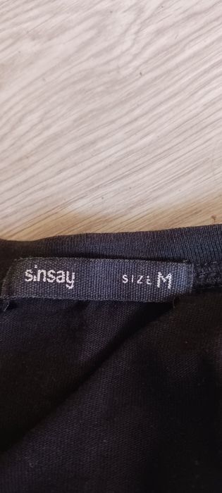 Czarny tshirt z białym nadrukiem Sinsay rozm.40