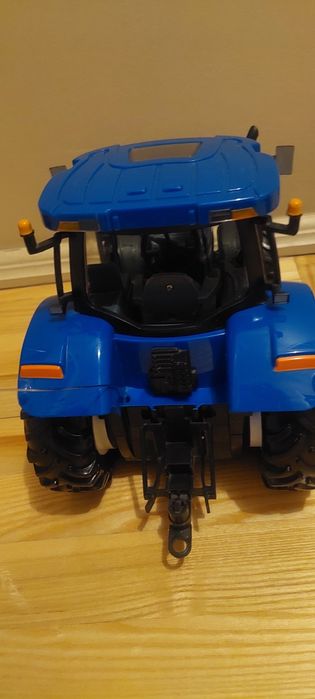 NEW HOLLAND traktor sterowany na pilot