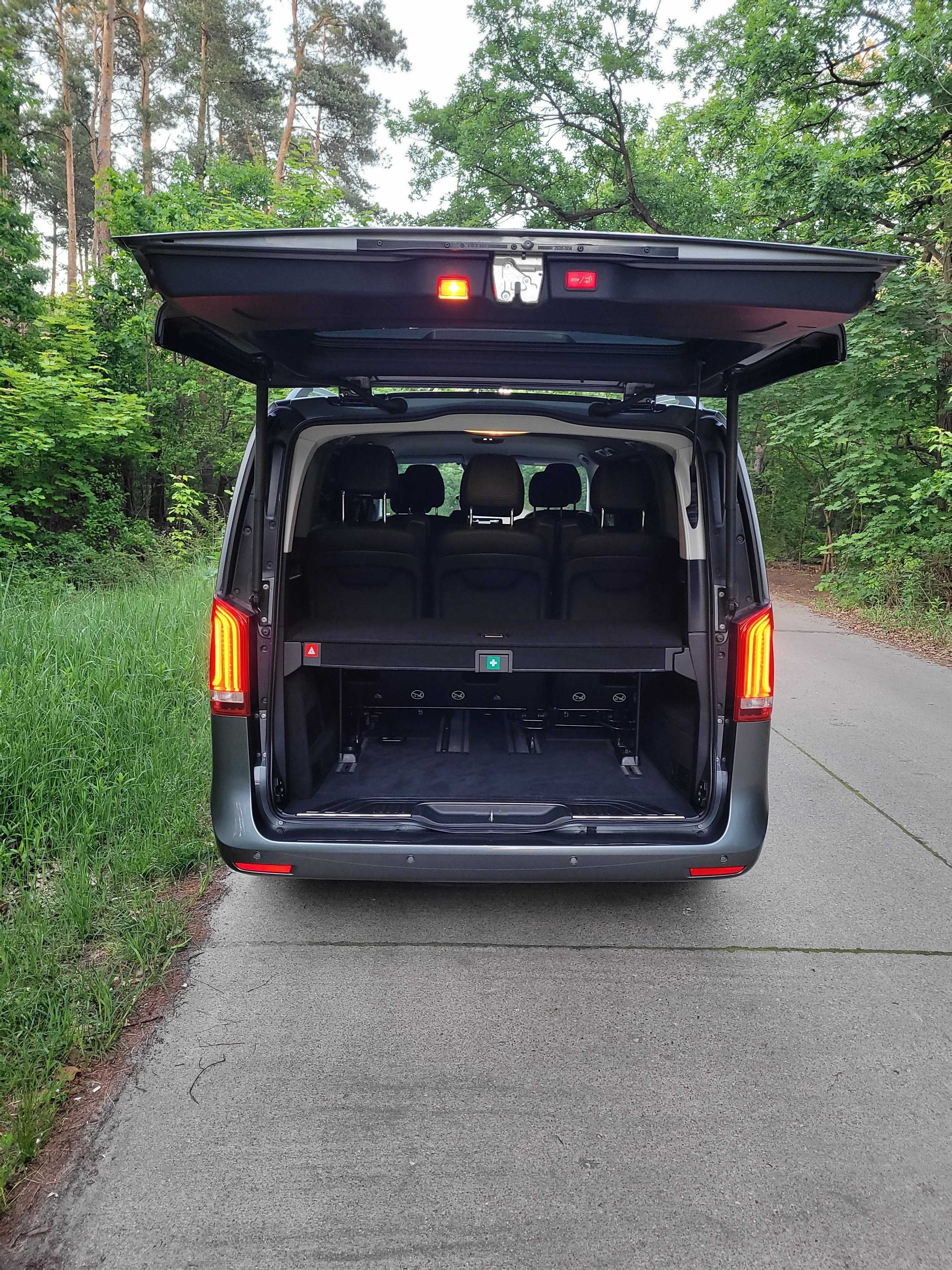 Wynajem busów osobowych Mercedes V-Klasa stolik tv 4matic