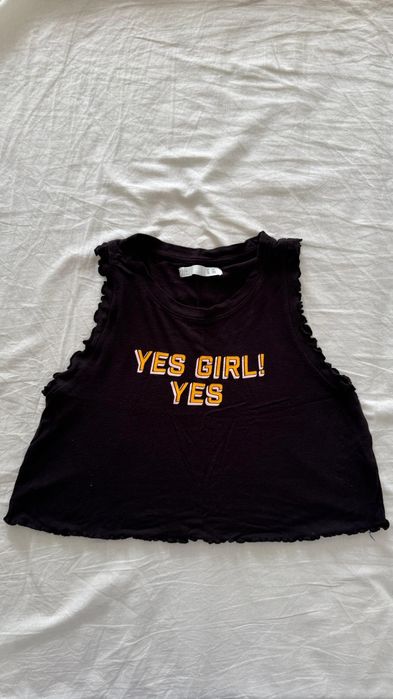 Top preto com detalhes