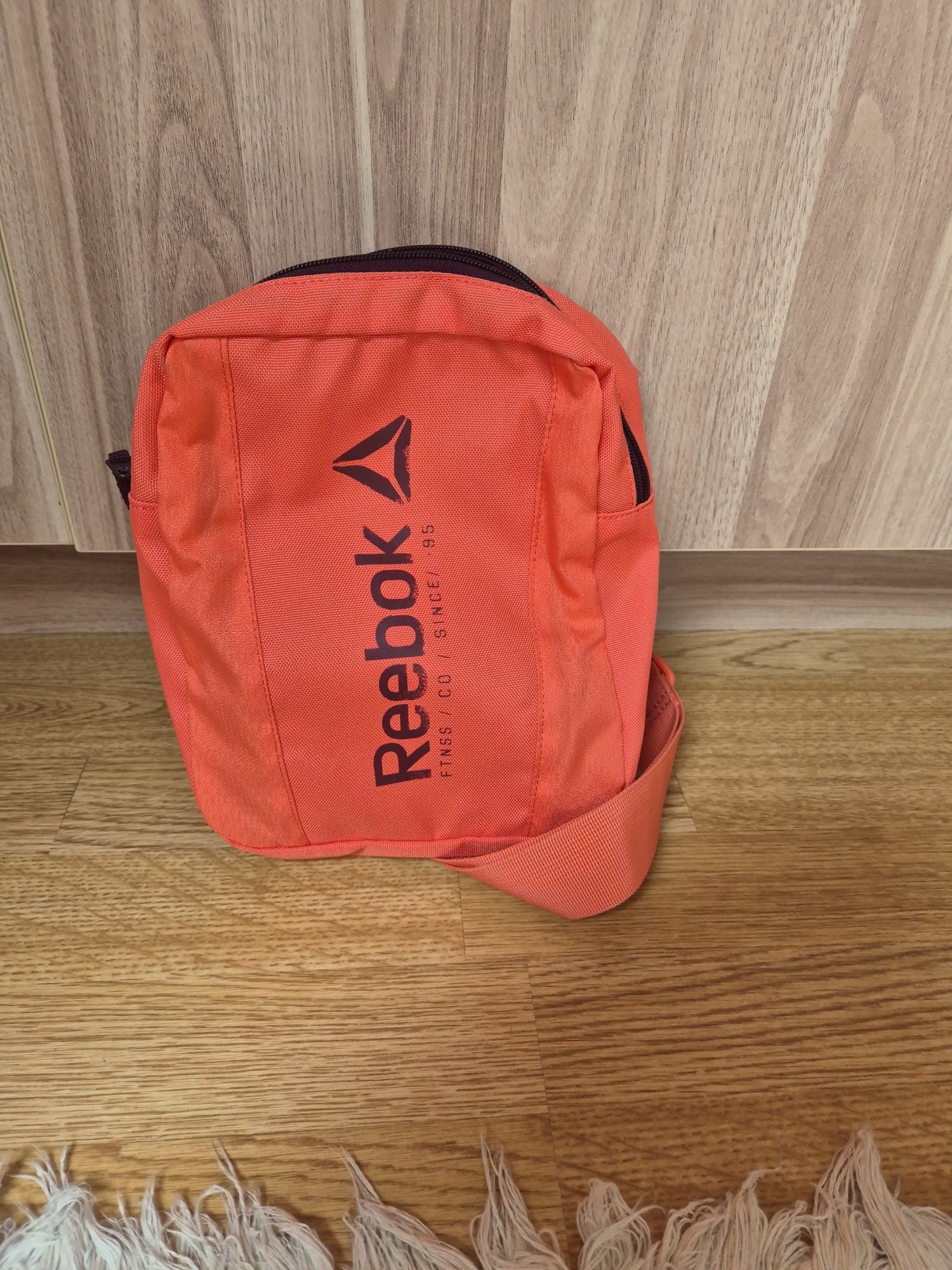Torebka sportowa Reebok typu listonoszka
