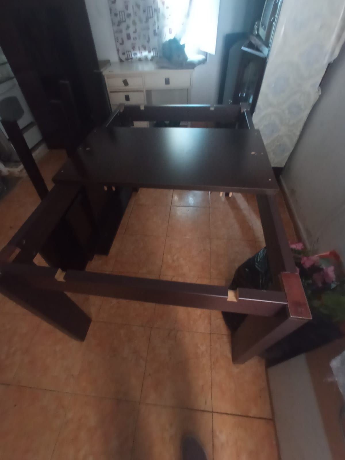 Mesa extensivel em Nogueira