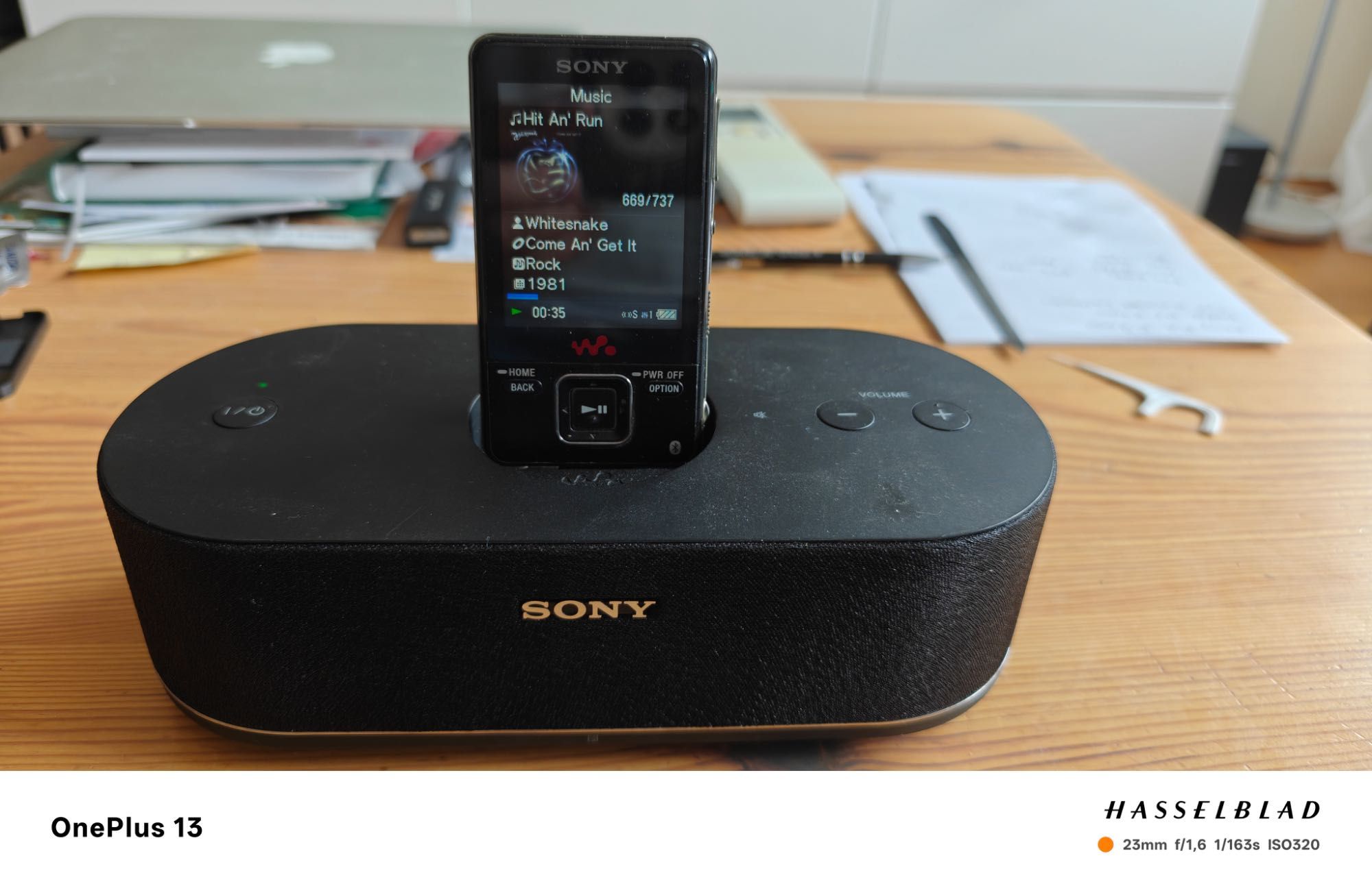 Sony MP3 NWZ-A826 8GB + Sony SRS-NWGM30