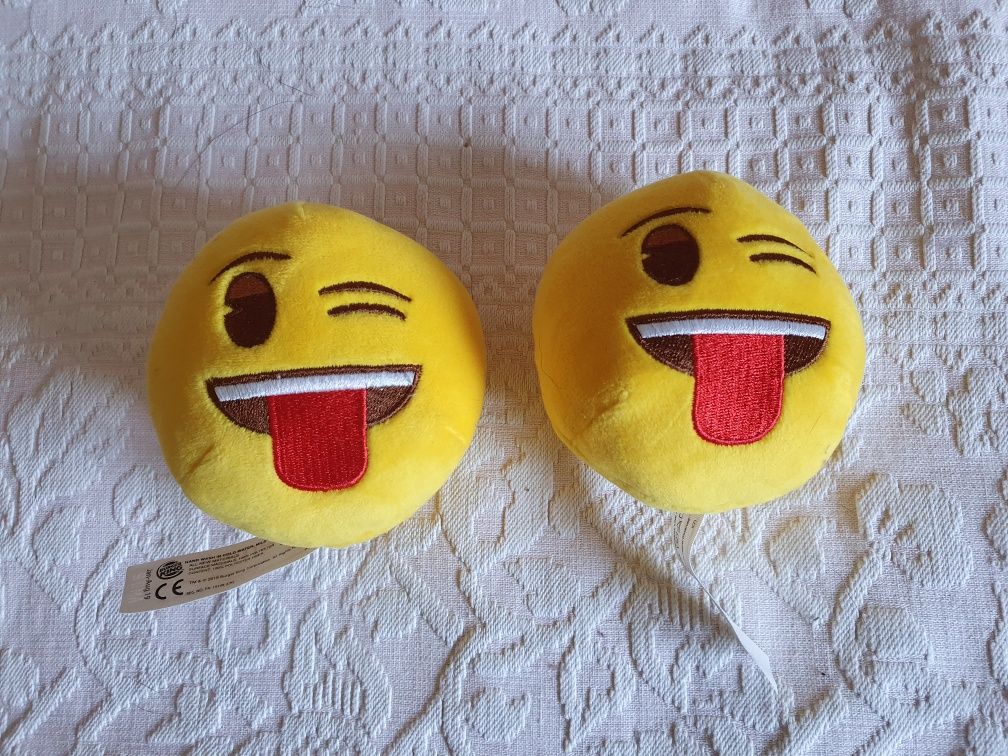 2 peluches emoji