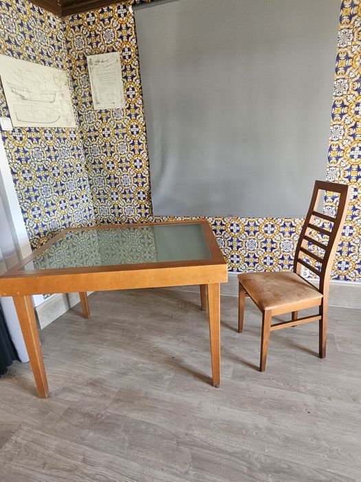 Mesa sala de jantar e 4 cadeiras