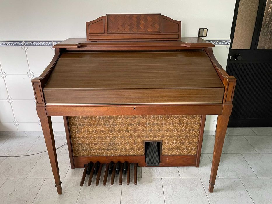 Órgão Yamaha Electone D85