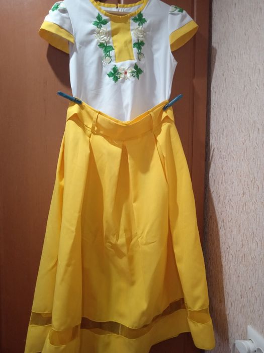 Спортивний костюм, плаття, куртки, шкільна форма