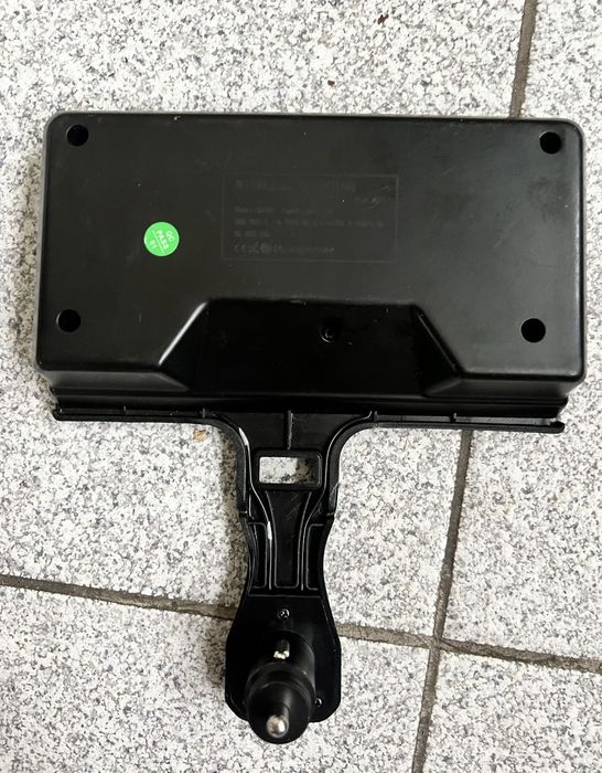 Кастомне безпровідне зарядний пристрій QI Qinetiq для BMW 3 серії