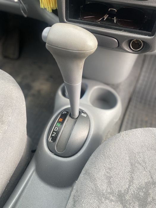 Toyota jaris 1.3 automat