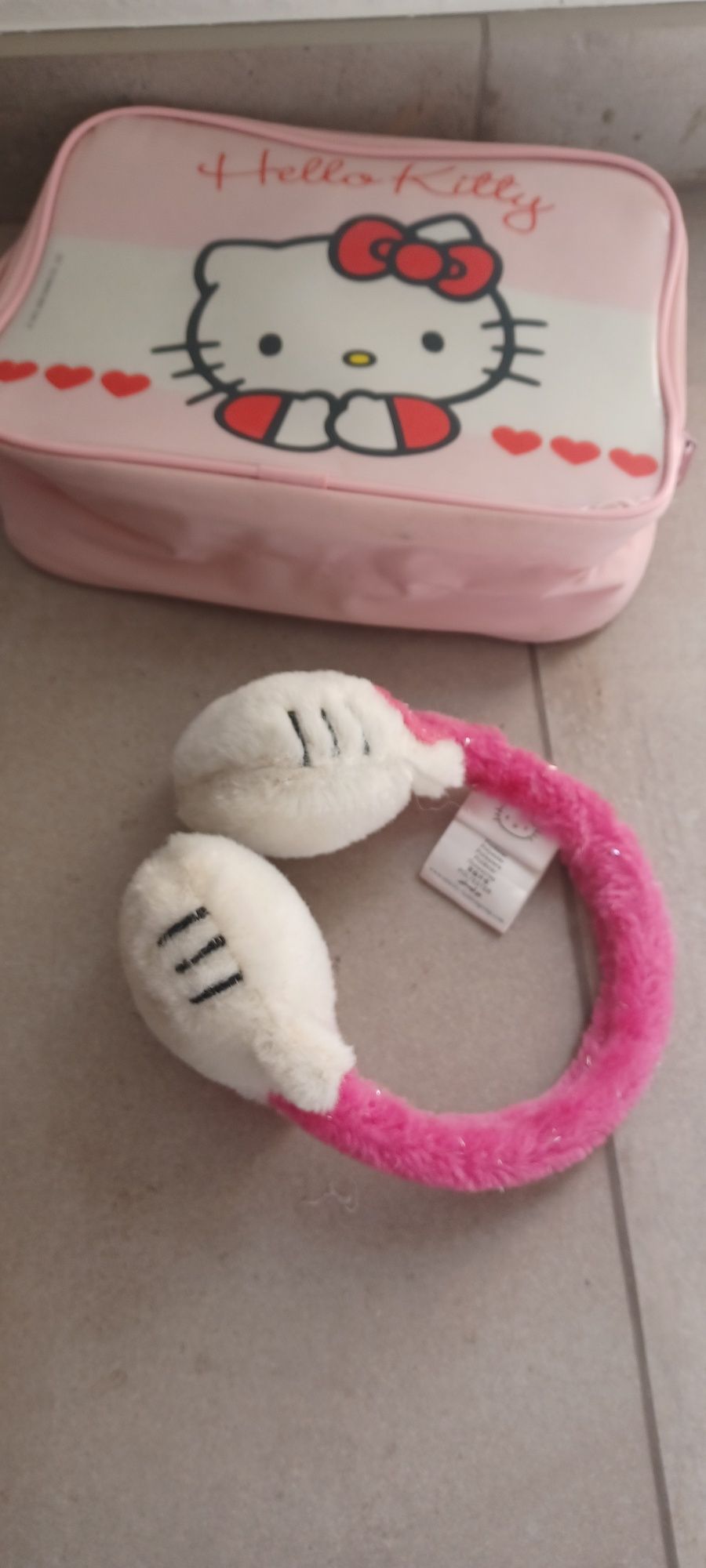 Conjunto hello kitty lancheira térmica e tapa orelhas .artigos novos