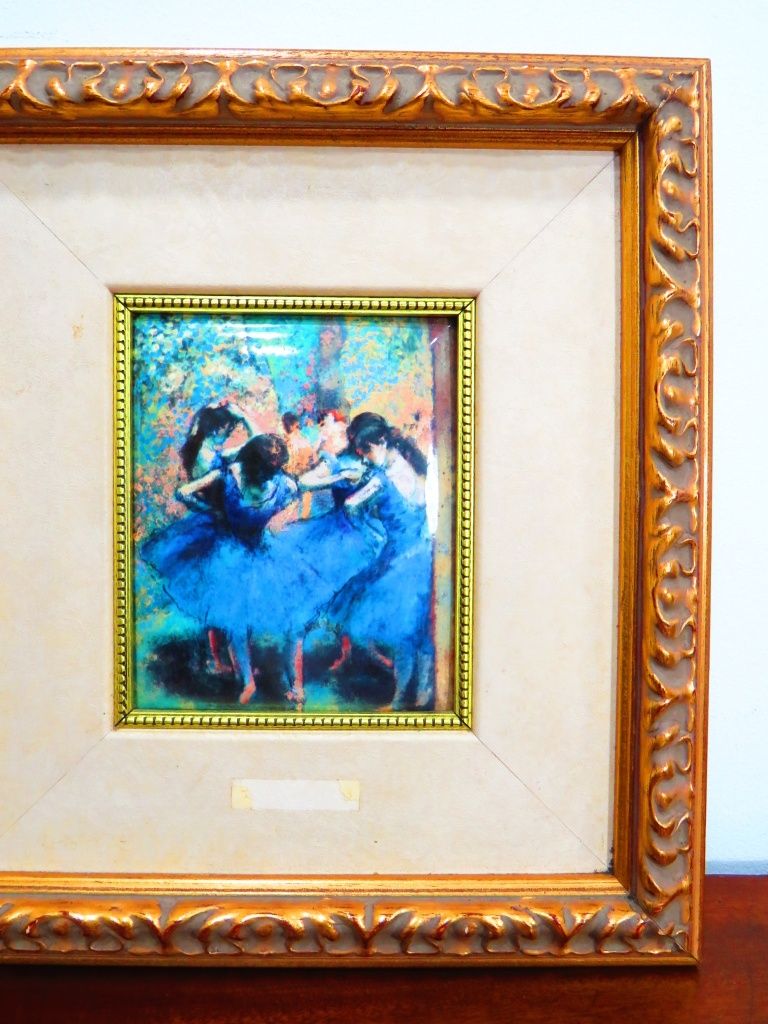 Quadro com reprodução.