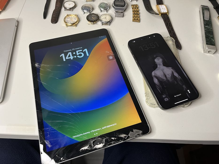 Ipad 9th gen 64Gb , Iphone 15 pro max icloud