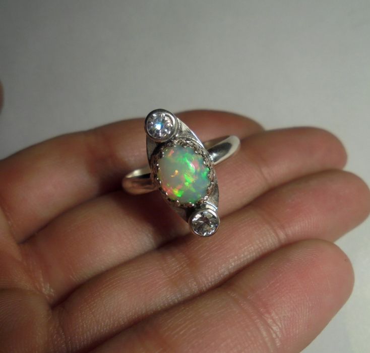 naturalny opal etiopski - pierścionek "art deco"