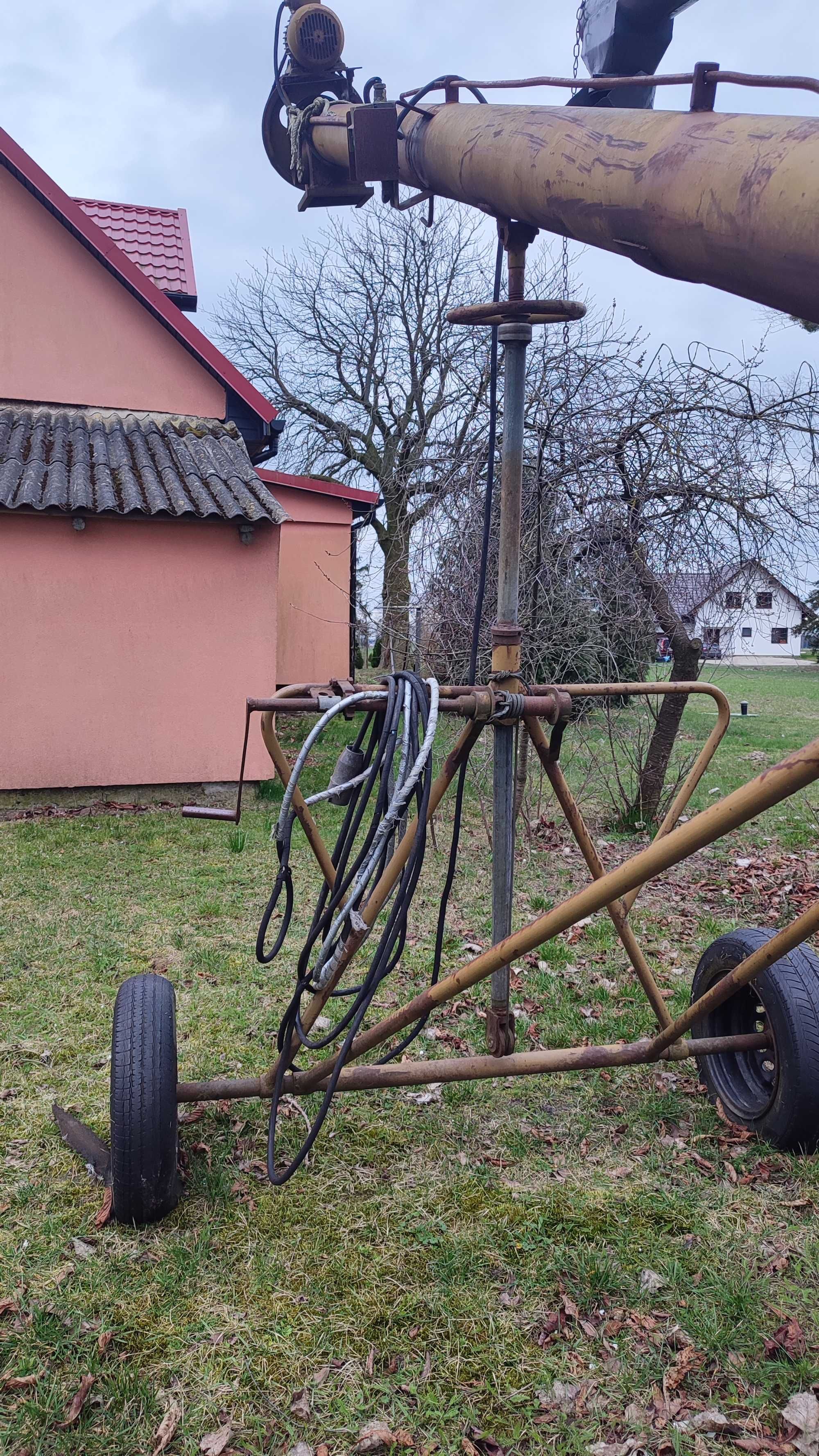 Przenośnik ślimakowy (żmijka) długość ok.7m, wpuszczana w zboże