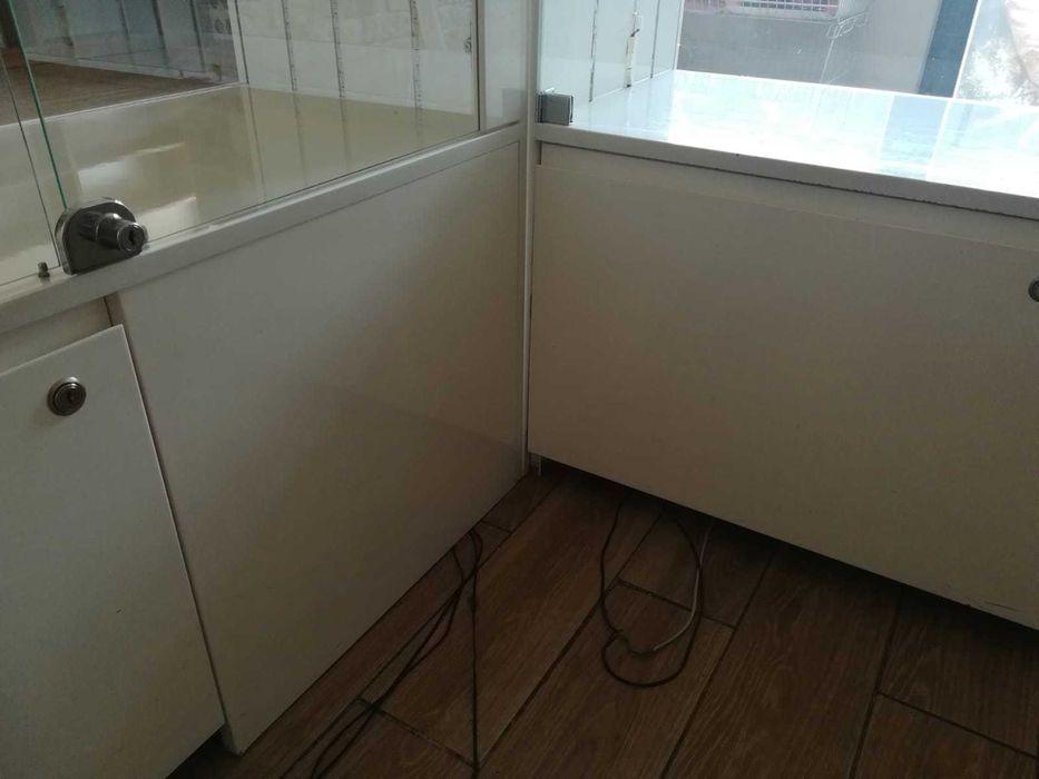 regały sklepowe kolor dąb oraz olcha