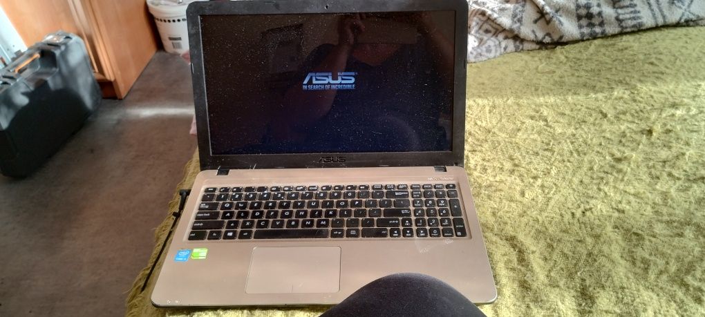 Laptop ASUS F540L